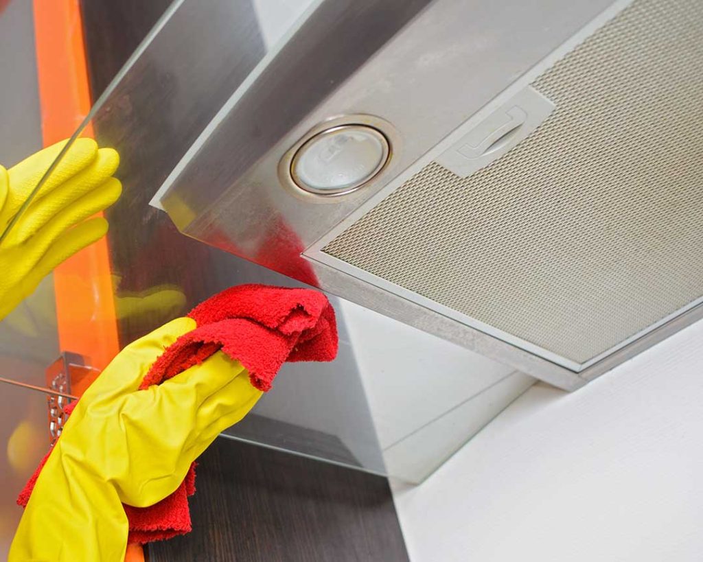 Cleaning the kitchen hood